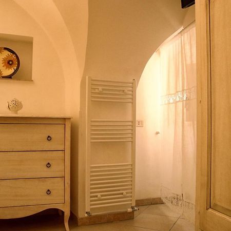 Casetta Nel Centro Storico Di Cisternino Exterior foto