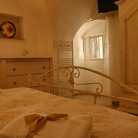 Casetta Nel Centro Storico Di Cisternino Exterior foto