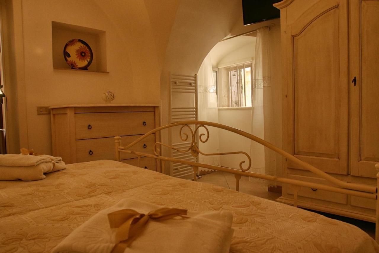Casetta Nel Centro Storico Di Cisternino Exterior foto